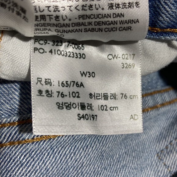 Levi Strauss 501 Button Fly Distressed Jean Shorts. Size 30. - Picture 4 of 9